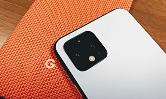 Google Pixel 4 sobre funda con el logo de la compañía. |  Europa Press