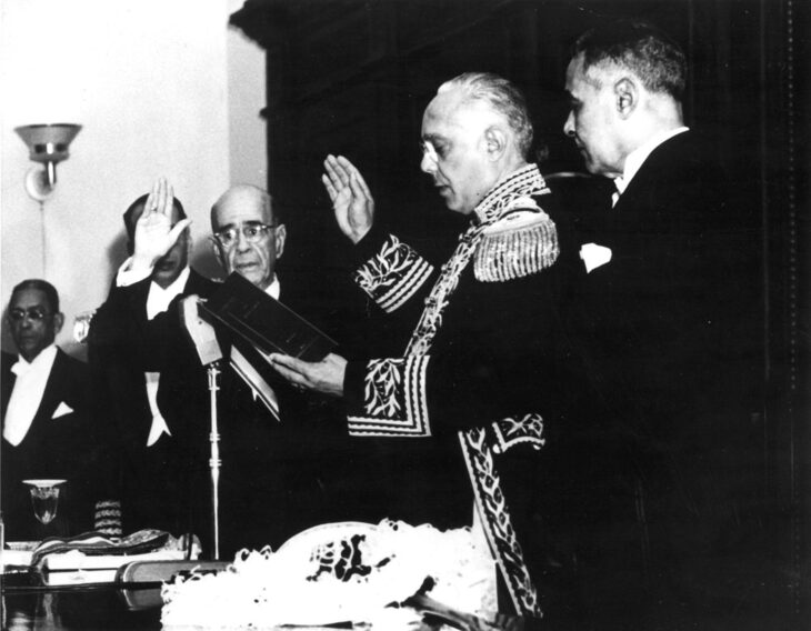 Rafael Leónidas Trujillo, prestando juramento como presidente de la República Dominicana |  Cordon Press