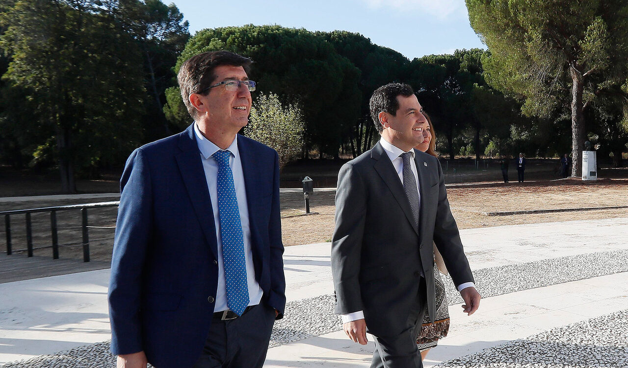 Juan Marín y Juanma Moreno, en Doñana. |  EFE