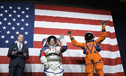 Trajes espaciales del programa Artemis para volver a la Luna. |  NASA/Joel Kowsky