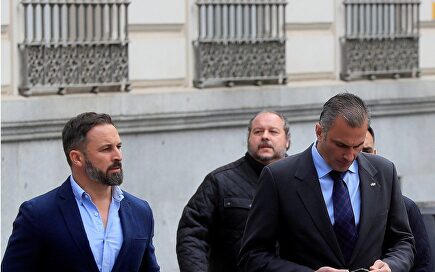 Santiago Abascal y Javier Ortega Smith llegando a las puertas del Tribunal Supremo ayer |  EFE