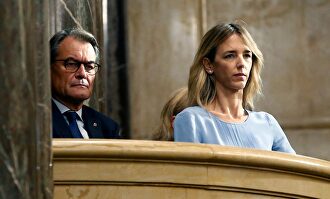 Cayetana Álvarez de Toledo ha coincidido con Mas en la tribuna del Parlament |  EFE