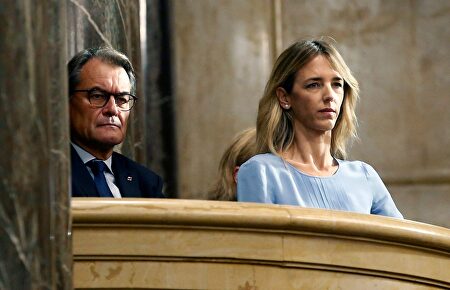 Cayetana Álvarez de Toledo ha coincidido con Mas en la tribuna del Parlament |  EFE