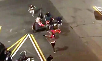 La brutal paliza de unos ultras. |  YouTube