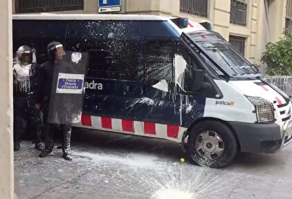 Ataque a un vehículo de los Mossos d´Esquadra. |  LD