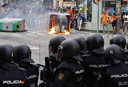Agentes antidisturbios de la Policía Nacional. |  EFE