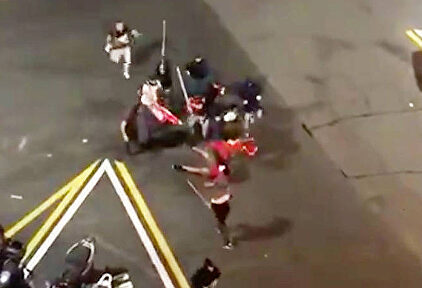 La brutal paliza de unos ultras. |  YouTube