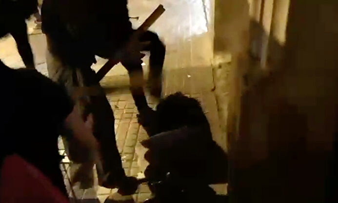 Brutal paliza de los CDR a un joven que se manifestaba por la unidad de España