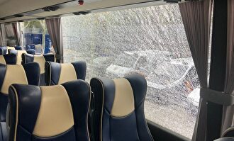 El autobús del Leganés, apedreado en Getafe. |  EFE