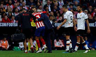 Joao Félix tuvo que retirarse lesionado en el partido ante el Valencia. |  Cordon Press