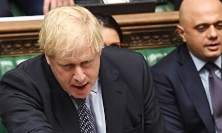 El primer ministro británico, Boris Johnson, durante la votación este sábado. |  EFE