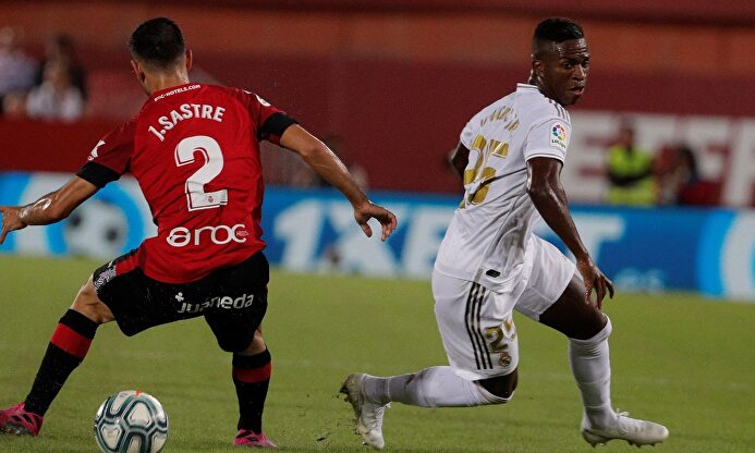 Vinicius, en acción ante el Mallorca. |  EFE