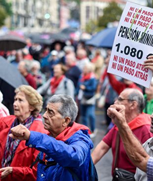 Concentración de las asociaciones de pensionistas de Vizcaya, en Bilbao, el pasado lunes, para reclamar unas pensiones públicas "dignas". |  EFE