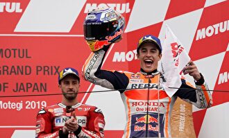 Marc Márquez celebra su victoria en el GP de Japón en Motegi. |  EFE