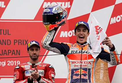 Marc Márquez celebra su victoria en el GP de Japón en Motegi. |  EFE