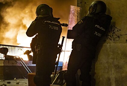 Dos agentes, en los disturbios de la noche del viernes 15 en Barcelona |  Cordon Press