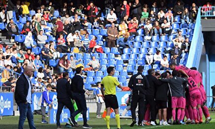 El Málaga asaltó Riazor y deja muy tocado al Deportivo |  EFE