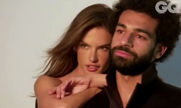 Imagen del reportaje de Salah con Alessandra Ambrosio. |  GQ