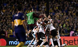River celebra el pase a la final en La Bombonera. |  EFE