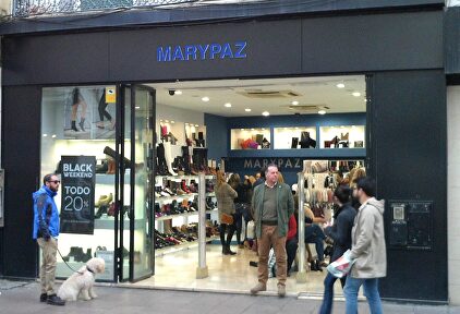 Exterior de un comercio antes de la crisis sanitaria. | Wikimedia