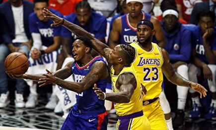 Lebron en el estreno de los Lakers. |  EFE