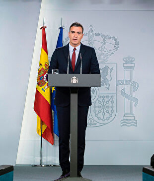 Sánchez resucita el peor legado de Zapatero: Guerra Civil, paro y déficit