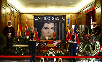 Fans, amigos y vecinos se despiden de Camilo Sesto en Alcoy