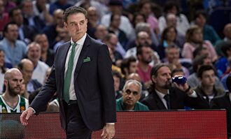 Rick Pitino, en el Wizink Center durante el último playoff de la Euroliga ante el Real Madrid |  Cordon Press