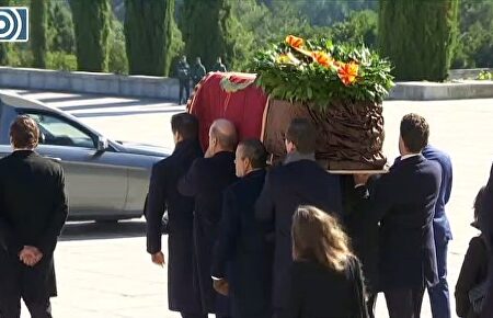 El Gobierno de Pedro Sánchez culmina la profanación de Franco