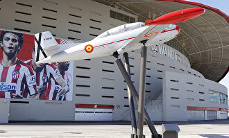 El Ejército del Aire y el Atlético rinden homenaje al Atlético Aviación