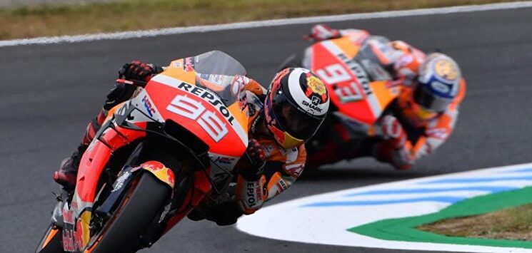 Viñales domina en Australia con bronca incluida entre Márquez y Lorenzo