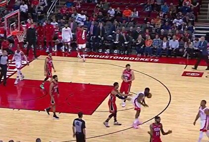 La tontería (una más) viral de James Harden que deja a un rival con cara de poker