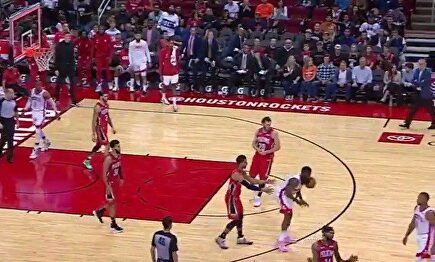 La tontería (una más) viral de James Harden que deja a un rival con cara de poker