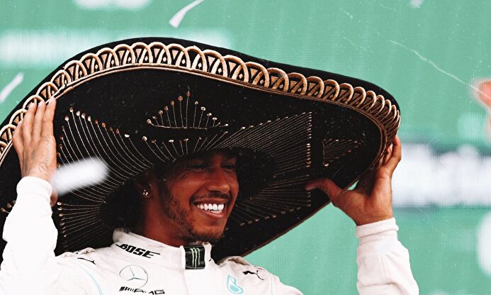 Luis Hamilton celebra la victoria en México. |  EFE