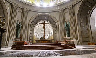 La basílica reabre tras la exhumación de Franco |  EFE