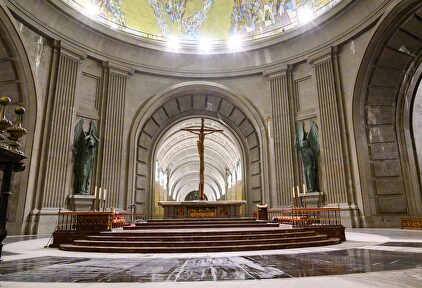 La basílica reabre tras la exhumación de Franco |  EFE