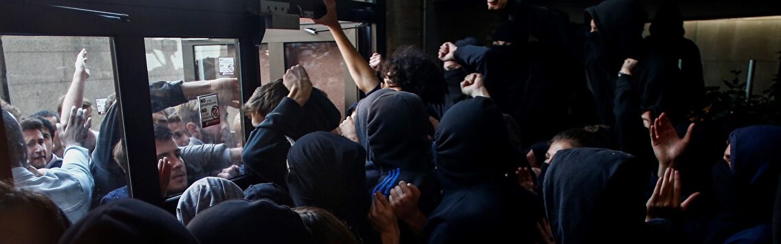 Momentos de tensión entre los estudiantes de la Universidad Pompeu Fabra |  EFE