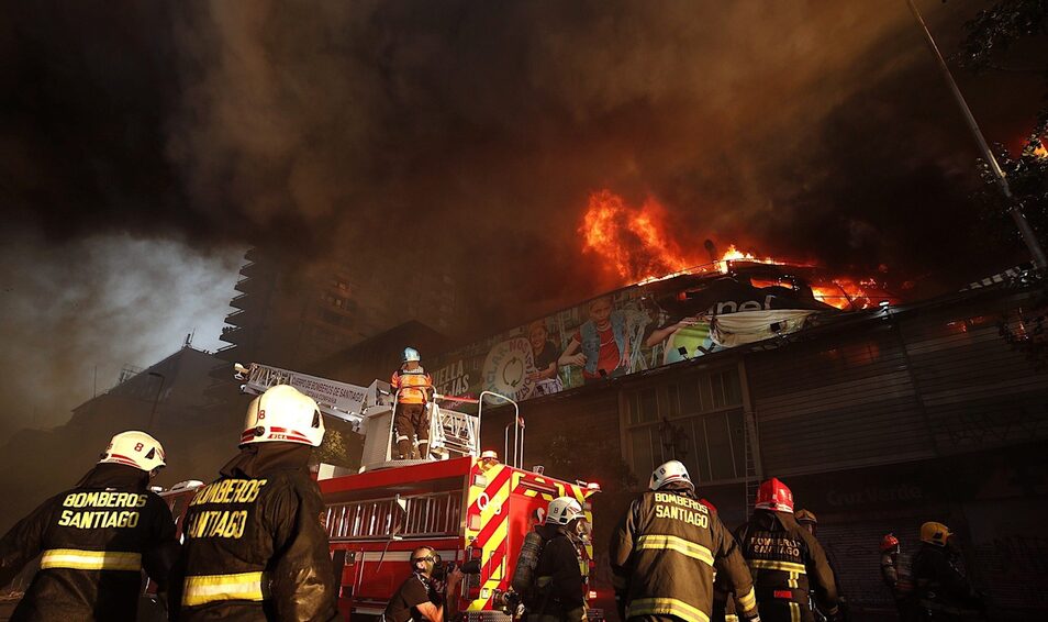 Resultado de imagen para protestas en chile incendios