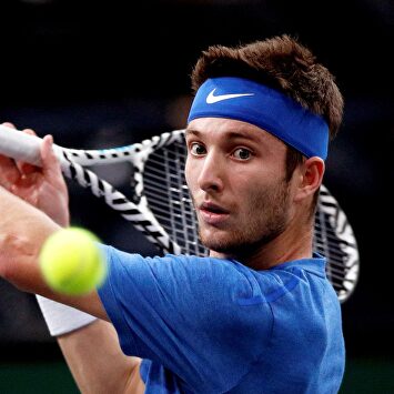 Tremendo puntazo de Corentin Moutet ante Djokovic en el Masters de París