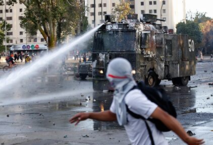 Nuevas protestas y enfrentamientos en Chile. |  EFE