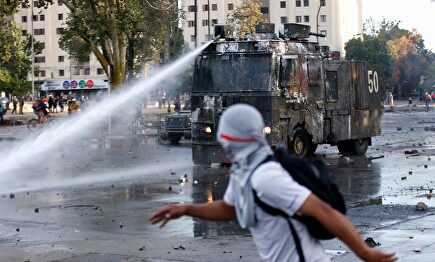 Nuevas protestas y enfrentamientos en Chile. |  EFE