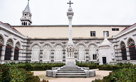 El desconocido y oculto Panteón de los Hombres Ilustres en el centro de Madrid 