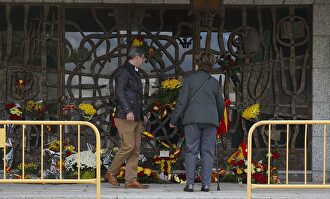 Puerta del panteón de El Pardo este viernes, día de Todos los Santos |  EFE