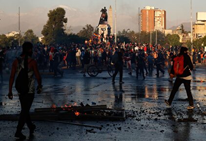 El centro de Santiago sigue sufriendo las protestas. |  EFE