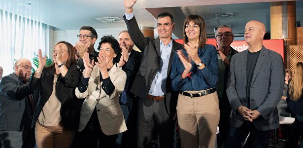 Pedro Sánchez e Idoia Martínez en un mitin en Vitoria. |  EFE