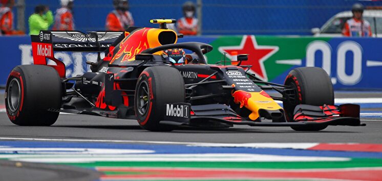Verstappen se luce en los primeros libres de Austin |  EFE