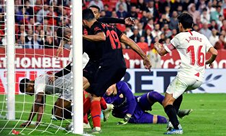 La jugada que ni el colegiado ni el VAR quisieron revisar. |  EFE