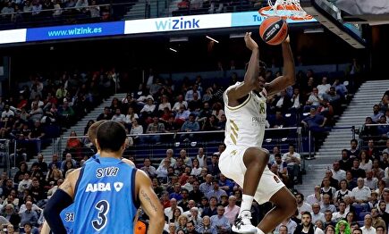 Usman Garuba machaca el aro del Alba Berlín |  EFE
