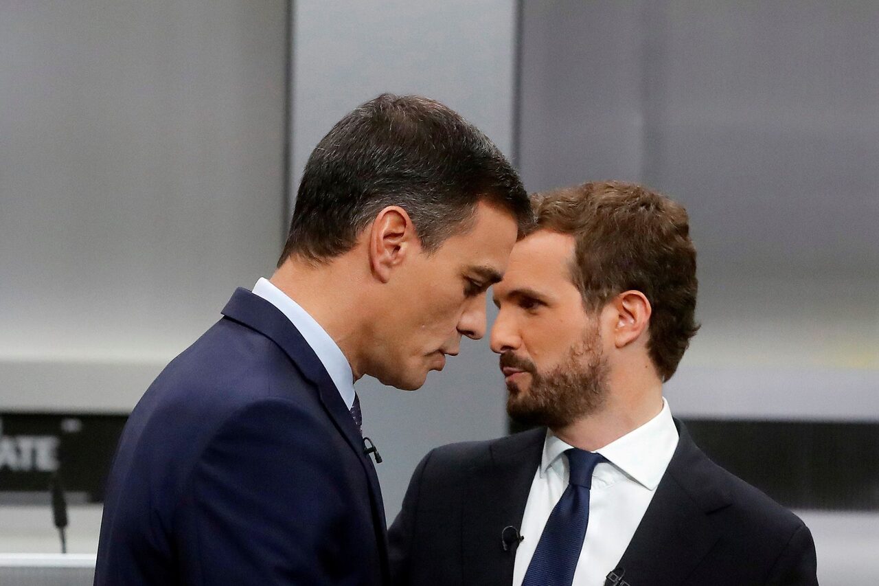 Pedro Sánchez y Pablo Casado durante el debate electoral. |  EFE