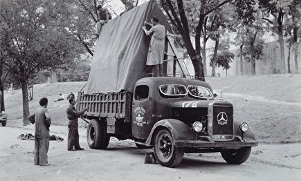 Camión militar cedido para el transporte de obras del Museo del Prado. |  Museo del Prado
